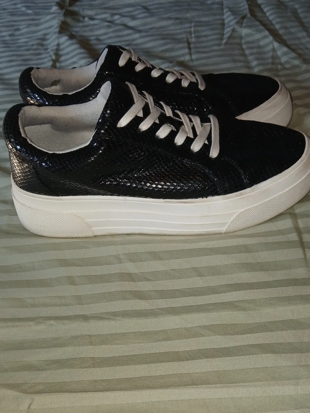 Jessica Simpson Women's Caitrona2 Black Snakeskin Platform Sneakers   Sz: 7.5
